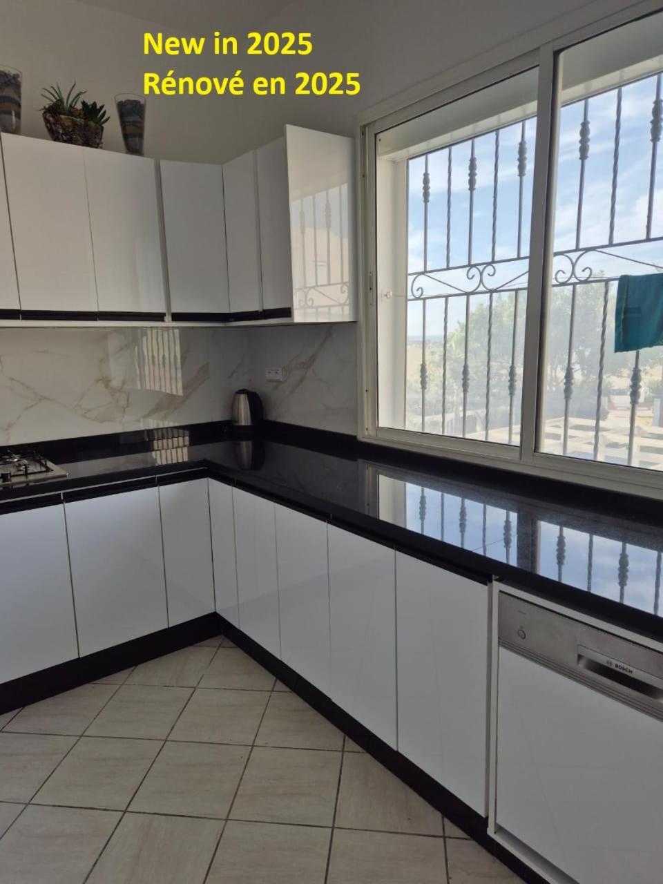 Stylish Duplex - Ocean View - Airport - Wifi - Renovated 2025 Lejlighed Jibila Eksteriør billede