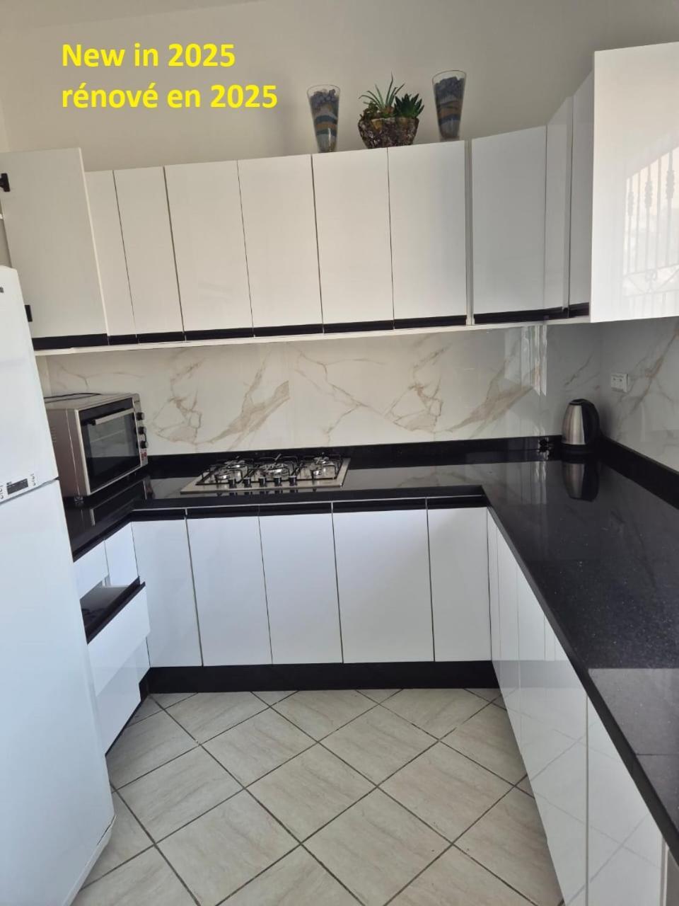 Stylish Duplex - Ocean View - Airport - Wifi - Renovated 2025 Lejlighed Jibila Eksteriør billede