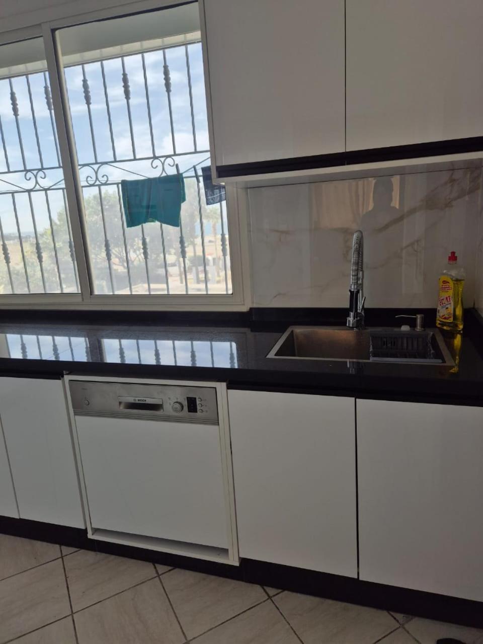 Stylish Duplex - Ocean View - Airport - Wifi - Renovated 2025 Lejlighed Jibila Eksteriør billede